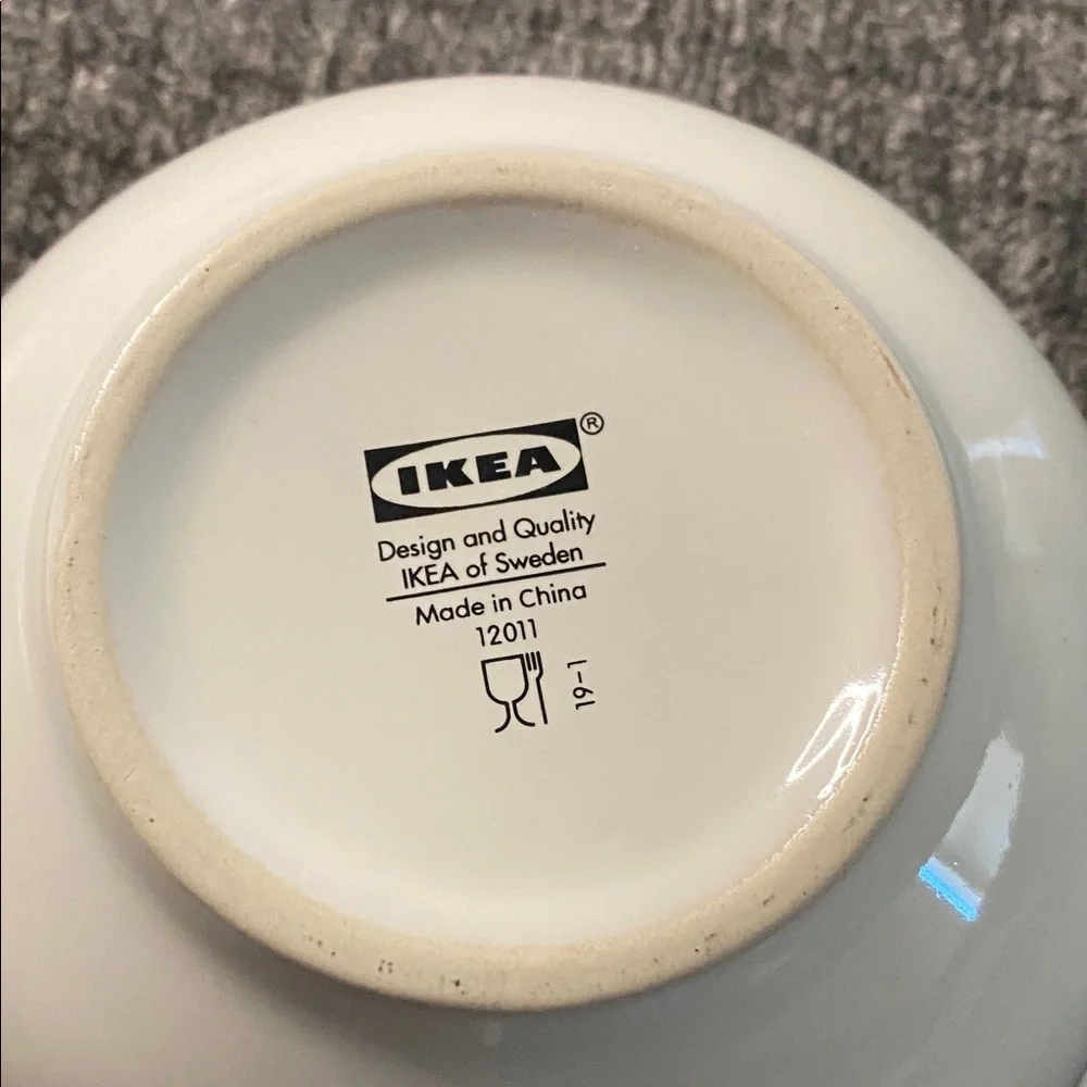 IKEA Holiday Decorative White Bowl and Plate Set. Gnome Design. 2 Plates/2 Bowls